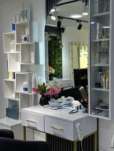 uz qaş stolu: Gözəllik salonunda iş üçün hazır “stylist” masası və iş yeri kirayə — 3