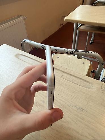 irsad iphone: IPhone SE 2020, 64 GB, Ağ, Qırıq — 5