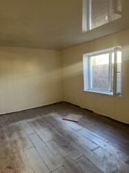 срочно продаю пол дома бишкек: 120000 м², 4 комнаты, Утепленный, Парковка, Сарай