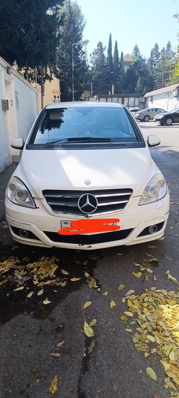 мерседес гигант 711: 2009 il. 
tecili satılır 
qadın istifade edib. 
11000