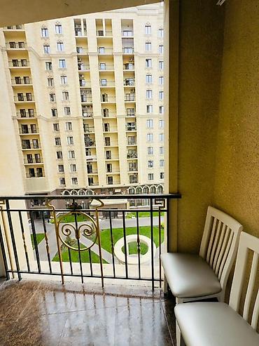 Посуточная аренда квартир: Светлая студия с балконом в современном жилом комплексе. Планировка и — 3