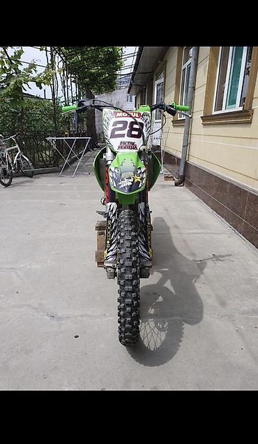 бандит мотоцикл: Кроссовый мотоцикл Kawasaki KX (серия KX-F), зелёный. - Двигатель — 8