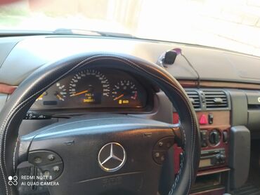dör göz: Mercedes-Benz 200-Series: 2 l | 2001 il Sedan