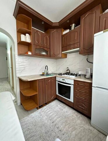 Продажа квартир: 2 комнаты, 58 м², Сталинка, 1 этаж, Косметический ремонт