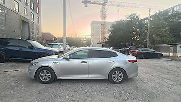 2017: Kia K5: 2017 г., Седан — 3