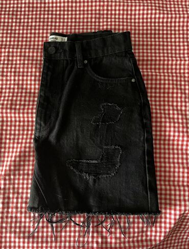 cinsi gucu artiran bitki terkibli derman: Cinslər Pull and Bear, M (EU 38), rəng - Qara