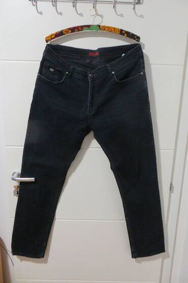pantalone produzen model: BOSS original farke velicina 34 bez mana greske,mala razlika od novih