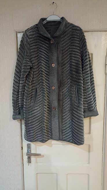 Paltolar: Qadın üçün qışlıq palto-dublyonka. İstanbuldan 600& alınıb. iki — 12