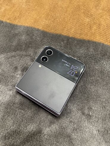 бу телефона: Samsung Galaxy Z Flip 4, Колдонулган, 256 ГБ, түсү - Боз, 2 SIM