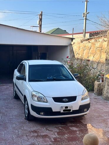 Kia: Kia Rio: 1.5 l | 2005 il Sedan — 1