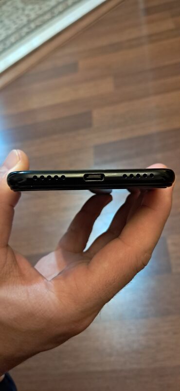 kamera gəncə: Xiaomi Redmi Note 7 modeli, qara rəngdə, 4 GB RAM və 2.20 GHz