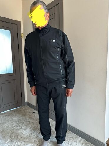 мужской спартифка: Спортивный костюм тройка Li-Ning черного цвета, состоящий из куртки на