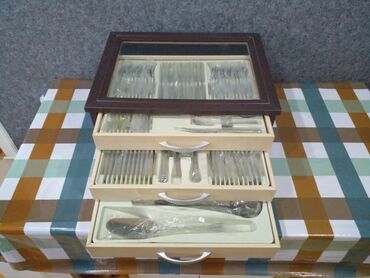 Süfrə ləvazimat dəstləri: Süfrə üçün tam dəst çəngəl-bıçaq qaşıq komplekti – vitrinli taxta — 6