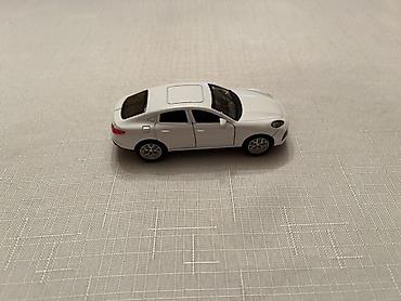 Oyuncaqlar: Ağ rəngli metal oyuncaq maşın – sedan tipli idman üslubunda model — 4