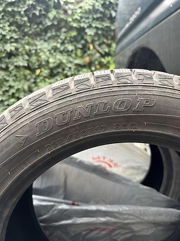 50: Продаю пару зимнюю резину японская липучка Dunlop 235/50/17 Состояние — 3