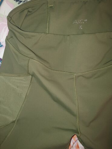 pantalone boja maslinasto zelena kvalitetne super meka: L (EU 40), Likra, bоја - Maslinasto zelena, Sa ilustracijom