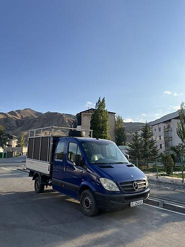 sprinter 4 4: Mercedes-Benz Sprinter — бортовой грузовик с двойной кабиной. Объем — 3