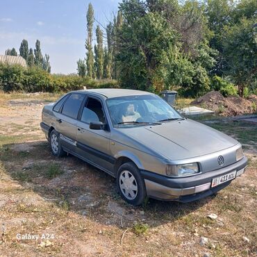 машина малинкий: Volkswagen Passat: 1989 г., 1.8 л, Механика, Бензин, Седан