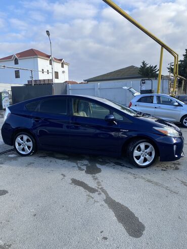 Toyota: Toyota Prius: 1.8 l | 2013 il Sedan — 16