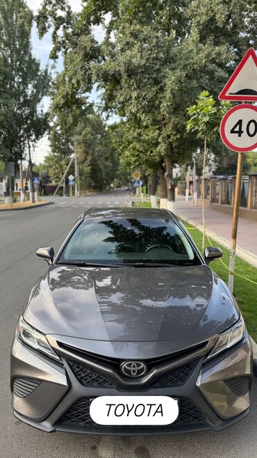 срочно срочно продаю машина: Toyota Camry: 2018 г., 2.5 л, Автоматические, Бензин, Седан