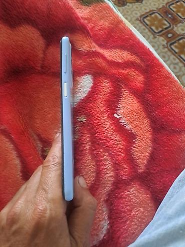 macbook pro a1466: Смартфон (светло‑голубой корпус) Особенности и разъёмы: - Нижняя — 3