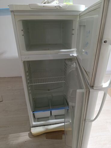 стекло холодильника: Холодильник Indesit, Б/у, Двухкамерный, Total no frost, 60 * 145 * 58