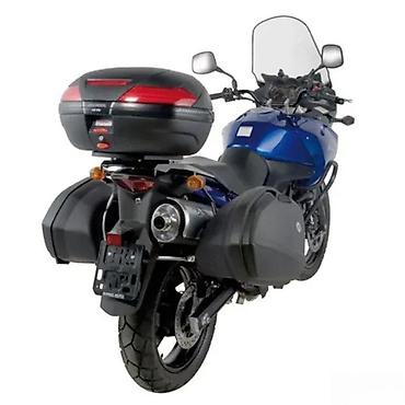 nosac za kofer motor: Nosač za bočne kofere za motocikl, izrađen od crnog metala. Dizajniran — 2