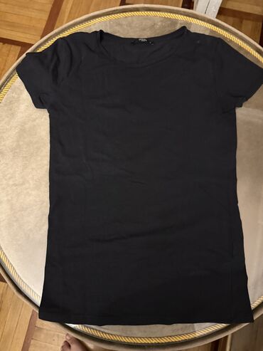 Colins markasi t-shirt m razmer cox seligeli vezyyetdedir -2Azn❤️