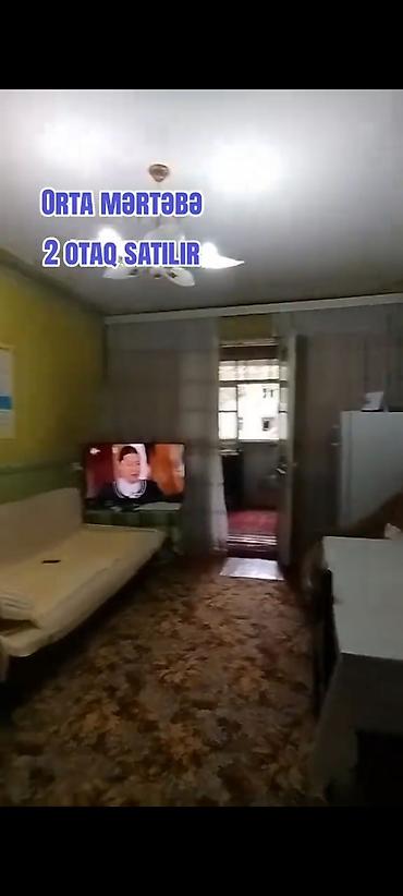 Köhnə tikili: Orta mərtəbədə yerləşən 2 otaqlı mənzil satılır. Planlaşdırma: - — 1