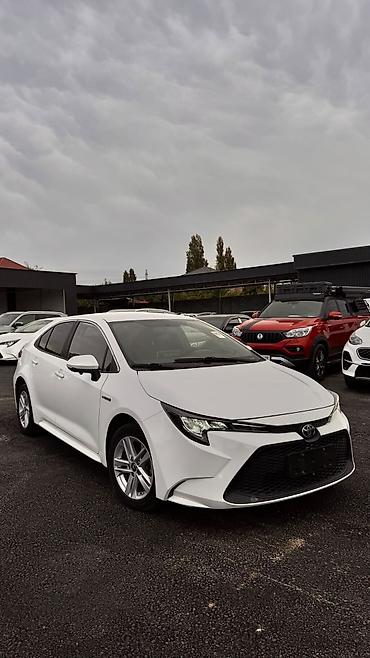 Toyota: Toyota Corolla: 2022 г., 1.8 л, Автомат, Гибрид, Седан — 2