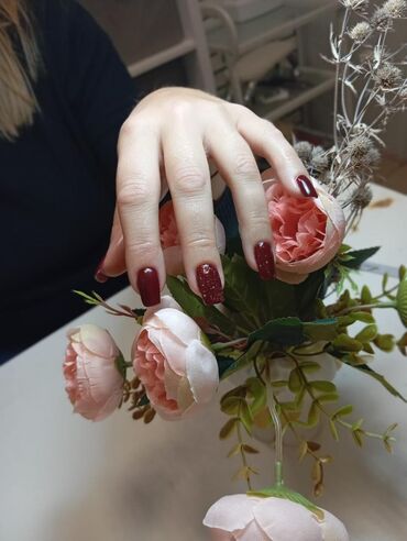 Маникюр, педикюр: Услуга маникюра, предлагающая покрытие ногтей нежными нюдовыми at lalafo.kg — 8 Маникюр, педикюр: Услуга маникюра, предлагающая покрытие ногтей нежными нюдовыми — 8