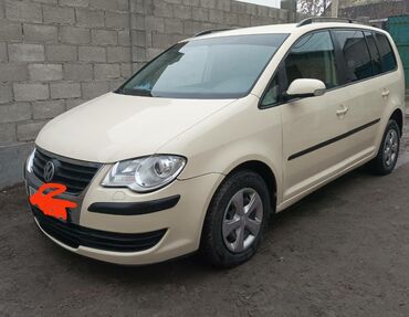 самые дешёвые машины: Volkswagen Touran: 2010 г., 1.6 л, Механика, Газ, Минивэн