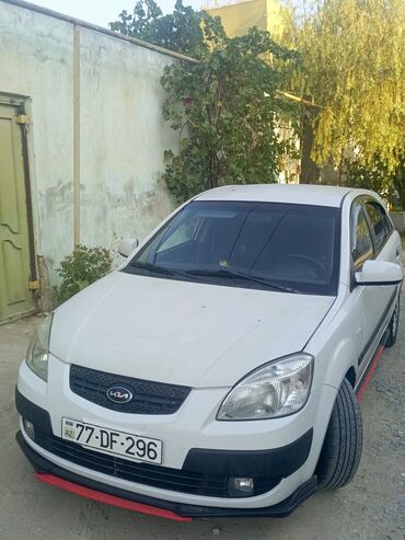 Avtomobil alışı: Kia Rio CRDi – dizel, heçbak (hatchback) Xüsusiyyətlər: - Mühərrik