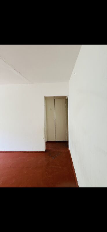 квартира в жалал абад: 3 комнаты, 56 м², 104 серия, 1 этаж, Старый ремонт
