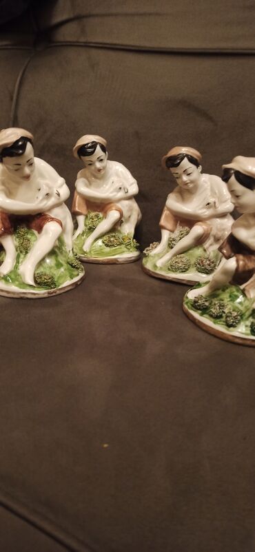 Qədim tikiş maşınları: Məhsul: Singer mexaniki tikiş maşını (antik model) Xüsusiyyətlər: - — 19