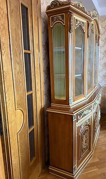 dollar agaci: Klassik üslubda taxta vitrin-büfə - Material: təbii ağac, cilalı səth — 5