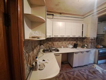 masa metbext: Mətbəx mebeli dəsti – krem rəngli, tecili satilir. xirdalandadi wp