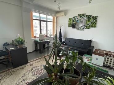 квартиры под офис: Бишкек Парк ТРЦ Сдается очень уютный кабинет 30 м2 с мебелью Доступ