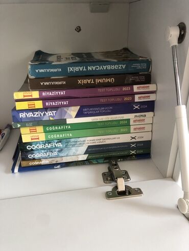 İş dəftərləri: Müxtəlif fənlər üzrə abituriyentlər üçün test topluları və dərsliklər
