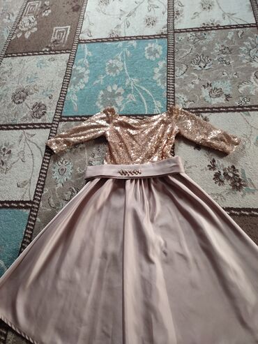 платья с платком: Вечернее платье, Коктейльное, Длинная модель, Атлас, С рукавами, С пайетками, S (EU 36)