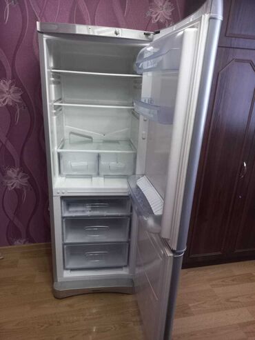 куплю холодильник бу в рабочем состоянии: 2 двери Indesit Холодильник Продажа, цвет - Серый