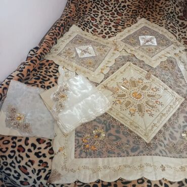 Digər tekstil: Germaniyani. dekor. süfräläri. qızılı. daşlarla. bäzädilmiş — 11