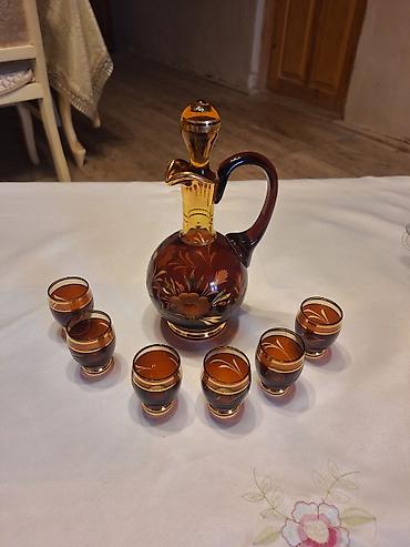 masaustu dest: Əl işi şüşə likor dəsti - Tərkib: 1 ədəd qapaqlı qrafin və 6 ədəd — 1
