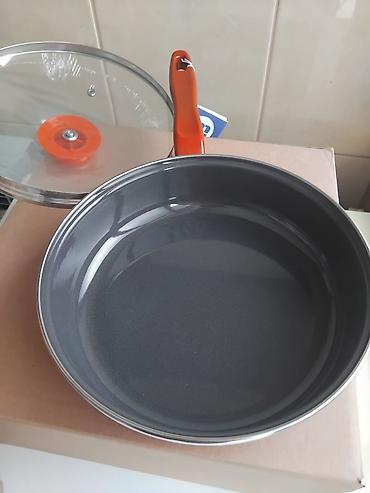 Tiganji: Metalac emajlirani tiganj sa staklenim poklopcem, 22cm. Za sve vrste — 5