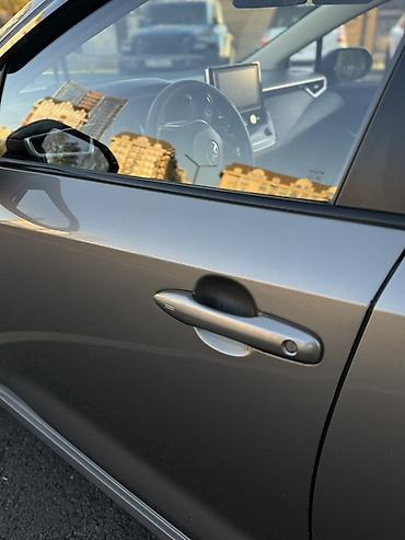 byd e9 1: Toyota Corolla: 2019 г., 1.8 л, Вариатор, Гибрид, Седан — 7