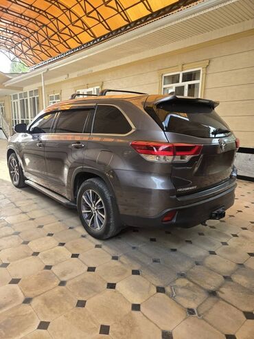 Toyota: Toyota Highlander: 2017 г., 3.5 л, Вариатор, Гибрид, Кроссовер