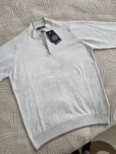 мужские свитеры: Продаю