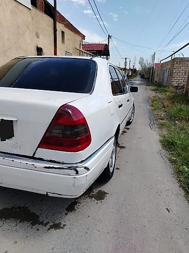 mercedes benz 208 d: Mercedes-Benz 220: 2.2 l | 1995 il Sedan — 6