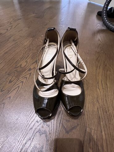 Basanoşka və səndəllər: Ölçü: 39, İşlənmiş -da lalafo.az — 5 Basanoşka və səndəllər: Ölçü: 39, İşlənmiş — 5