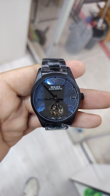 oyster saat: Saat: Kvars mexanizmi olan analoq qol saatı Model yazısı: “ROLEX — 5